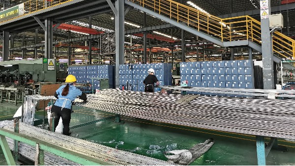 不銹鋼裝飾管和不銹鋼工業(yè)管之間有什么不同？